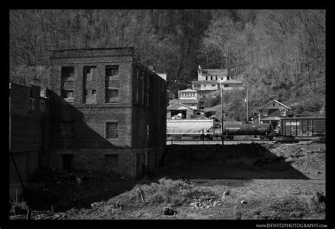 Railroad Through Iaeger Wv West Virginia History Mcdowell County