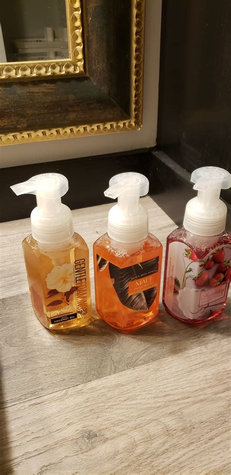 Antibacterial soaps and body washes: Bath & Body Works Antibacterial Hand Soap reviews in Hand ...