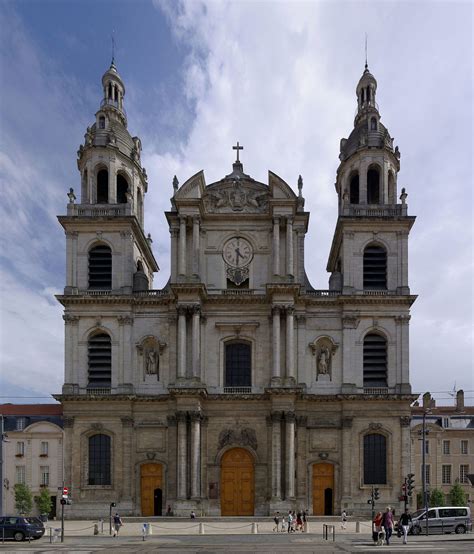 Hình ảnh chụp lén nancy được phát tán qua một diễn đàn có hơn 500 thành viên sau đó xuất hiện tràn lan trên mạng xã hội. Nancy Cathedral - Wikipedia