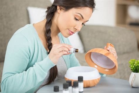 Aromaterapia Para Que Serve E Como Usar óleos Essenciais Tua Saúde