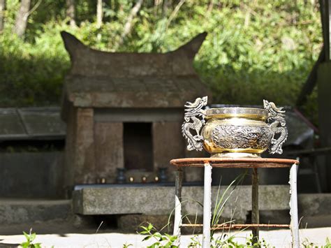 Shrine And Urn Free Stock Photo Public Domain Pictures