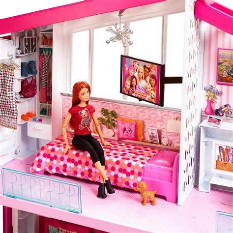 ¡cuando la imaginación de los jóvenes se traslada a la barbie dreamhouse, convierten esta increíble casa de muñecas en un espacio de ensueño! Mega Casa de los Sueños Barbie