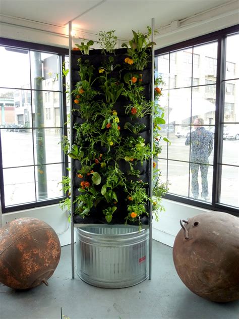 Plants On Walls Vertical Garden Systems Aquaponic Vertical Vegetable