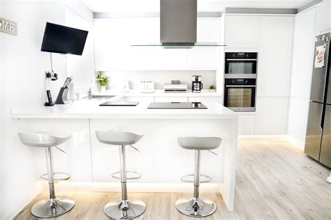 I wanted to share a few photos of beautiful modern scandinavian kitchens with you and some product finds you can bring the same look in to your kitchen. Our Brand New White Modern / Scandinavian Style Kitchen ...