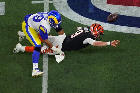 Aaron Donald Made The Play That Sealed The Rams Super Bowl Victory Then Pointed To The Finger