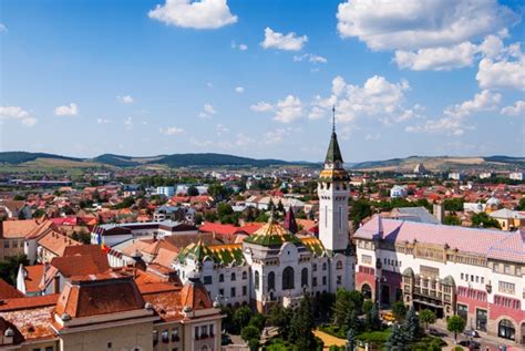 Cazare orasul targu mures,informatii cazare,oferte in targu mures,cazare si servicii,rent a car,obiective turistice,vremea,clima,harti,trasee turistice,mersul trenurilor,distante rutiere. Targu Mures: Sehenswürdigkeiten und Co. | Dortmund Airport