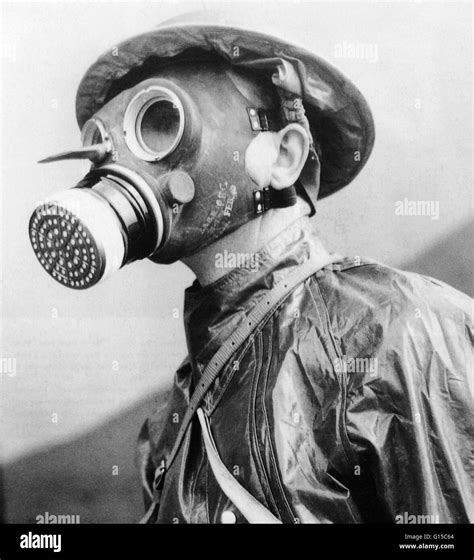 Ww2 Gas Mask High Resolution Stock Photography And Images Alamy