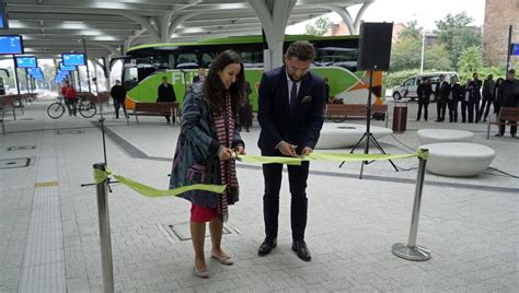 Jul 11, 2021 · zarówno losowe sytuacje, jak i planowane remonty oraz modernizacje taboru i infrastruktury kolejowej, sprawiają, że niektóre pociągi są opóźnione, a niektóre zostają całkowicie odwołane. Już od dnia jutrzejszego Międzynarodowy Dworzec Autobusowy ...