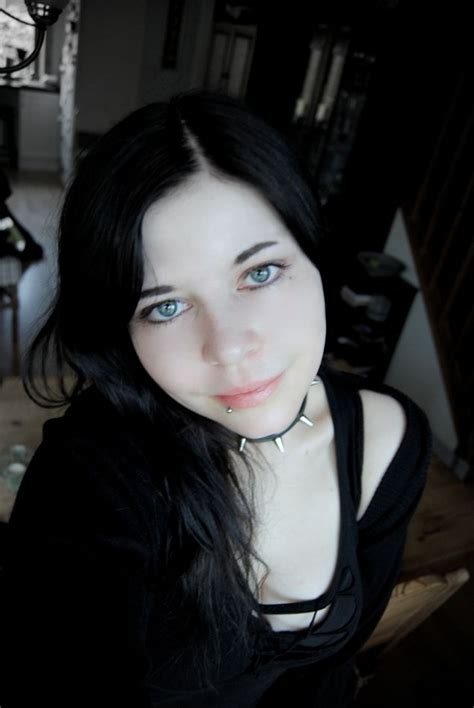 dark hair pale skin by ~eserehtellet on deviantart black hair pale skin pale skin hair pale