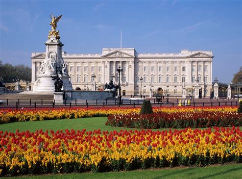 What Its Really Like Inside Buckingham Palace E Online Uk