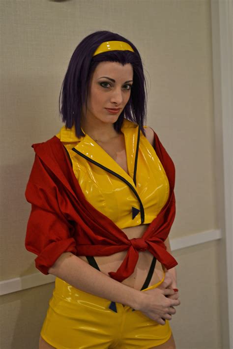 Faye has a choppy, short, layered bob that's a vibrant shade of purple. Faye Valentine Cosplay | Katsucon 2013 Day 2 | Jack Hussey ...
