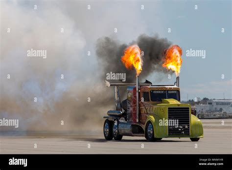 Shockwave flash hi-res stock photography and images - Alamy