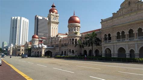 The iconic sultan abdul samad building is located in front of dataran merdeka and royal selangor club, along jalan tunku abdul rahman. Bangunan Sultan Abdul Samad Building, Kuala Lumpur ...