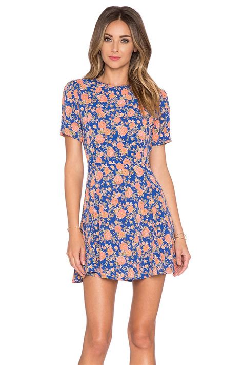 Con estos dibujos de flores para colorear de diferentes tipos, para que vosotros y ustedes puedan imprimirlas, pintarlas y recortarlas. Vestidos de flores para primavera Style Shopping - StyleLovely