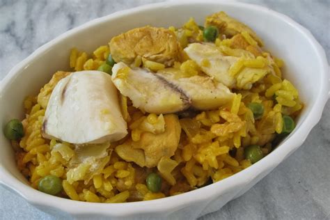 Homemade yellow rice is prepared with beneficial ingredients such as turmeric, ginger, garlic and onions an therefore is considered great for the health. Steamed Yellow Rice with Fish and Chicken | Beachloverkitchen