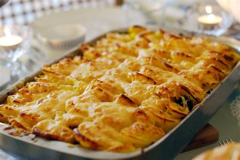 Die kruste besteht aus mandelmus und. Kartoffel-Broccoli Auflauf. Dieser vegetarische Auflauf ...