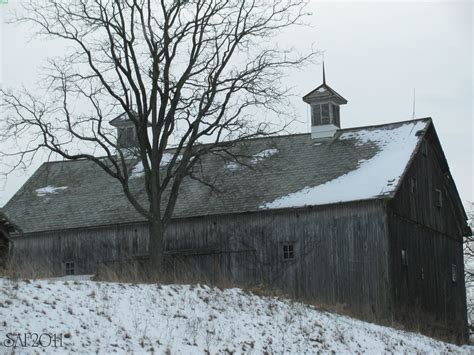 Snow Covered Barn In Ohio Old Barns Red Barns Old Barn