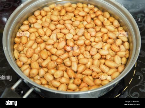 Hot Groundnut Hi Res Stock Photography And Images Alamy