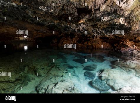 Leau De Source Claire De Ogtong Cave à Bantayan Island Philippines