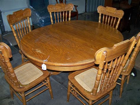 Lot Round Oak Kitchen Table With Six Oak Chairs