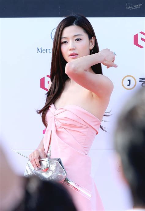 전지현 Jeon Ji Hyun At Red Carpet 50th Baeksang Art Awards 20140527