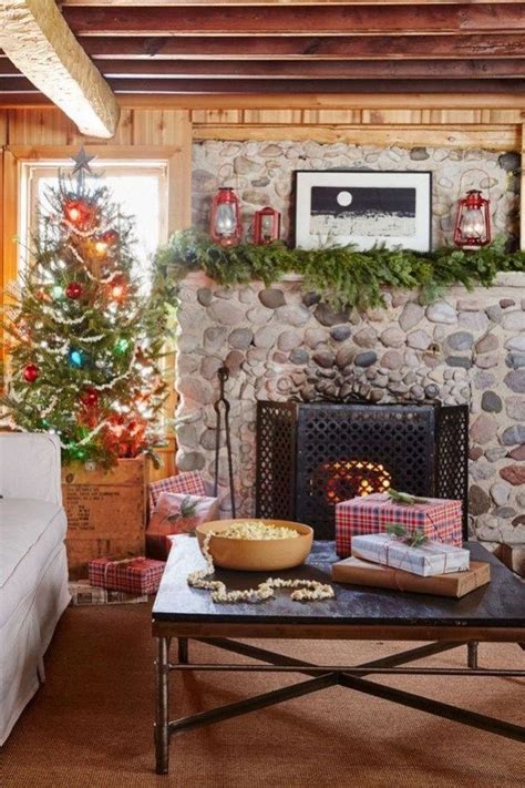 33 Popular Christmas Fireplace Mantel Decorations That You Like Magzhouse