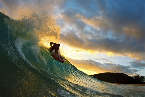 Hawaii Maui Makena Big Beach Skimboarder Carving Turquoise Wave
