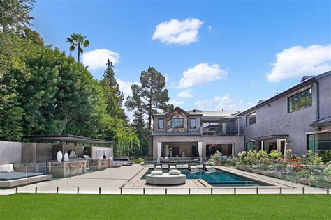 Kelly Clarkson Selling Staggering California Mansion For 9 Million