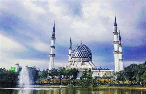 Studies monetary economics, islamic economics, and social research methods and methodology. Blue mosque of Malaysia - Review of Sultan Salahuddin ...
