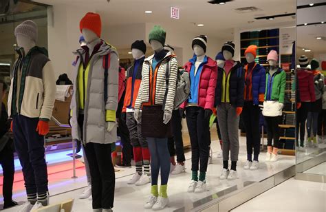 Uniqlo signed tennis legend roger federer to a. Uniqlo in Chicago: Take a peek inside the Michigan Avenue ...