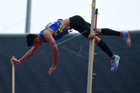 Medali Emas Lompat Tinggi Galah Putra U 20 Antara Foto