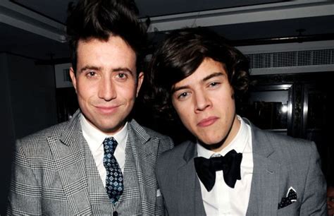 In the video, nick grimshaw is seen asking harry styles if his family and friends have been in touch with him. nick grimshaw harry styles - Sick Chirpse