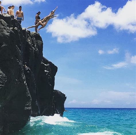 Something You Must Do During Summer In Oahu Jump Off The Rock At