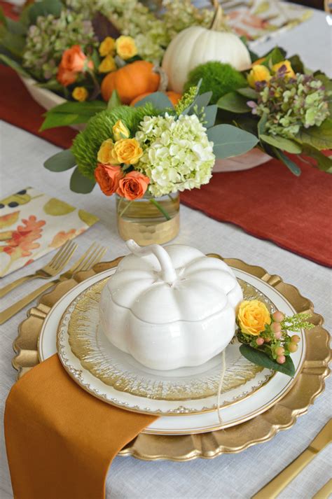 Elegant Thanksgiving Table | Elegant thanksgiving table, Thanksgiving tablescapes, Thanksgiving ...