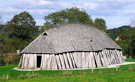 Norway, iceland, newfoundland) communities lived together in longhouses. Medieval Scandinavian architecture: Viking longhouses, the ring fortress, ritual buildings ...