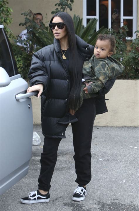 photo kim kardashian et son fils saint les kardashians déjeunent en famille au restaurant