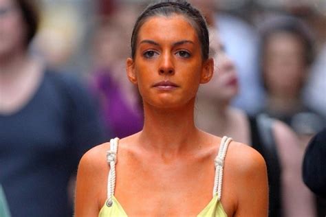 How To Apply Self Tanner Without Streaks Or Blotches Glamour