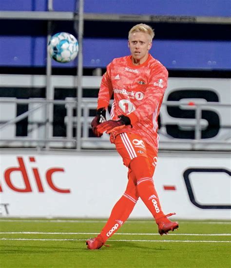 Bodø/glimt spiller i den norske eliteserien i fotball og har sine hjemmekamper på aspmyra stadion i bodø. Serieåpnet med tap i Bodø / Rosenborg
