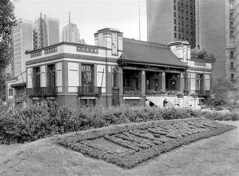 < > it's easy to find parking at chicago park district parks and facilities. Shifting Grounds: Streeterville - Chicago Park District