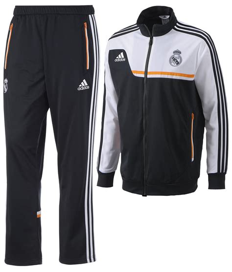 Seitliche reißverschlusstaschen, elastischer bund mit kordelzug, aufgesticktes logo von real madrid rechts auf der hüfte. Pes Suit Real Madrid Adidas Training Trainingsanzug 2013 ...