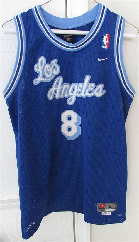 Bryant wore the 8 jersey for the first 10 years of his lakers career before switching to the 24 jersey. NBA Los Angeles Lakers Blue Kobe Bryant #8 Jersey Youth Large Nike EUC 1961 Retro - RonSusser.com