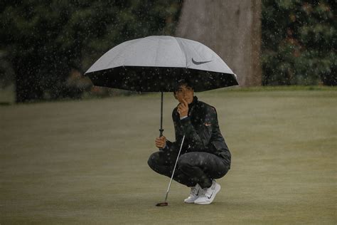 3 Tips to Playing Golf in the Rain