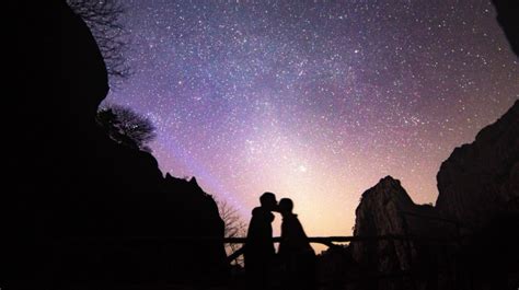 Cielo Estrellado Sobre El Monte Huangshan Ilumina La Nochespanish