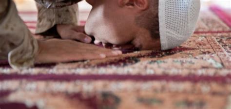 أهمية الصلاة ومكانتها في الإسلام حروف عربي