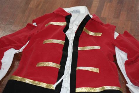 How To Make A No Sew Captain Hook Costume From A T Shirt Captain Hook Costume Pirate Costume