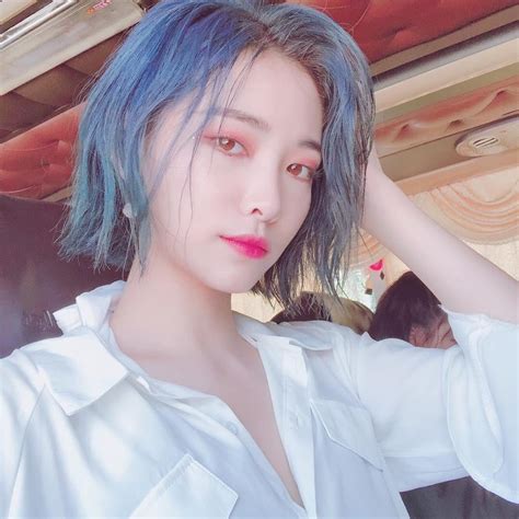 Chinese Idol Dyes Her Hair Blue And Instantly Begins Trending In Korea