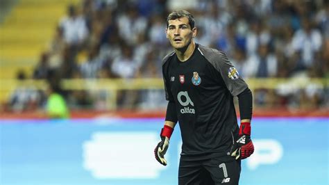 Champions League News Iker Casillas Schreibt Auf Schalke Geschichte