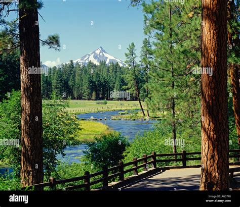 Mt Jefferson Central Oregon High Cascade Range Area Usa Stock Photo Alamy