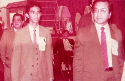 Dalam tahun yang sama tun dr mahathir bin mohamad menang tanpa bertanding jawatan presiden umno ketika berusia 55 tahun. Mencari Keredhaan-Mu, Ya Allah, Ya Tuhanku...: Anak angkat ...