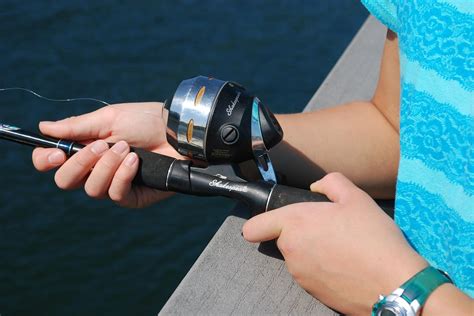 How To Hold A Fishing Pole Details Guideline For Beginners